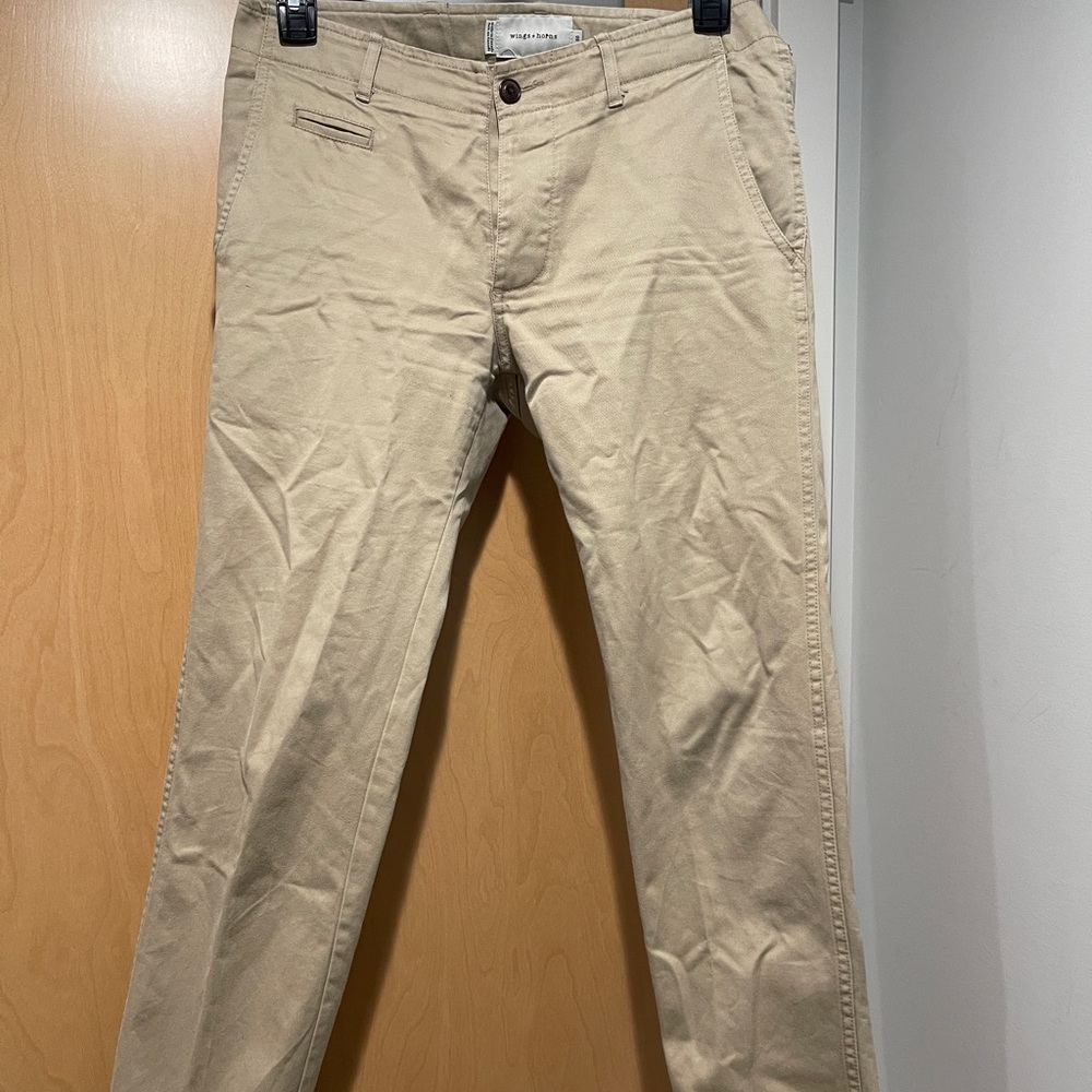 Wings and horns chino 30